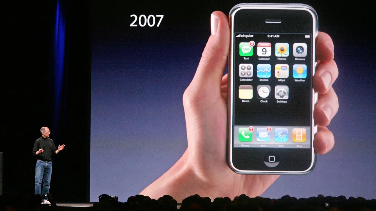 /images/noticias/Apple CEO Steve Jobs introduces the new iPhone.jpg